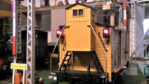 Umgebauter Güterwagen - Ansicht von hinten.