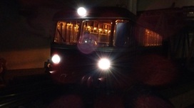 Mit LED-Technik beleuchteter Personenwagen der Piko-Serie 3792x.